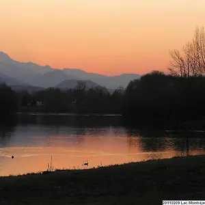https://les-chalets-montrejeau.midi-pyreneeshotels.com