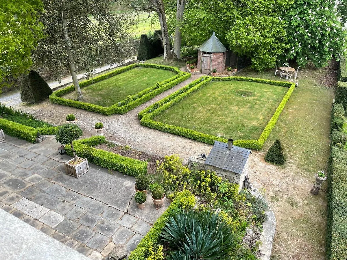 Pleslin-TrigavouLe Manoir De La Bigotiere住宿加早餐旅馆 住宿加早餐酒店